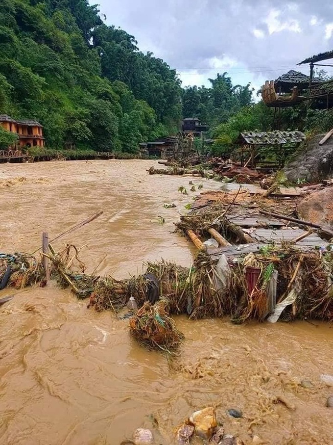 Flash flood ruins Sapa tourist site - 3