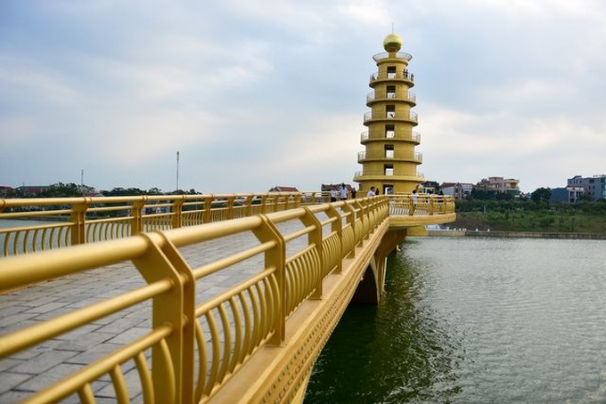 Pedestrian tower bridge in Phu Tho inaugurated - 3
