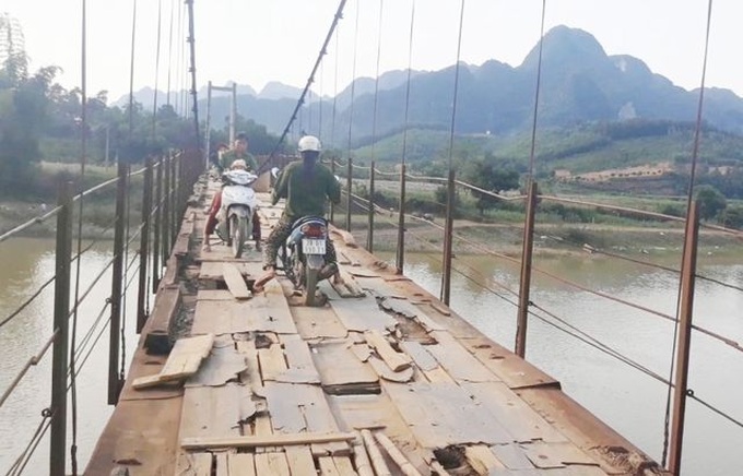 Deteriorated bridge poses deadly risks for poor locals - 6 Deteriorated bridge poses deadly risks for poor locals - 6