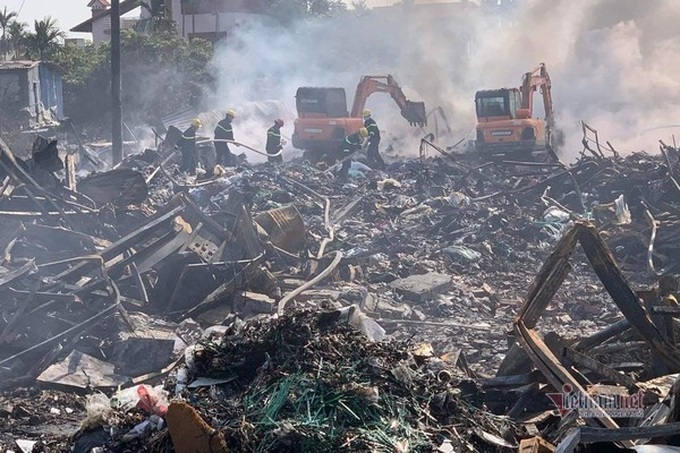 10 households evacuated during Hai Duong company fire - 3