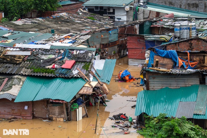 Households under Long Bien Bridge relocated - 1 Households under Long Bien Bridge relocated - 1