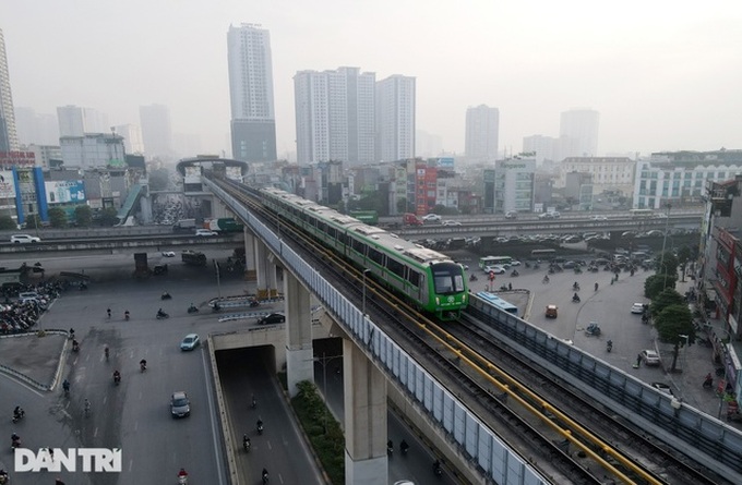 First metro trains put on trial run in Hanoi - 5