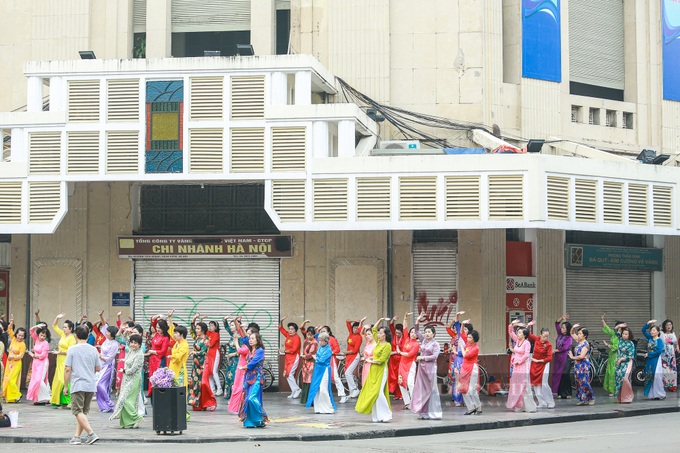 People mark 70th anniversary of capital's liberation - 4