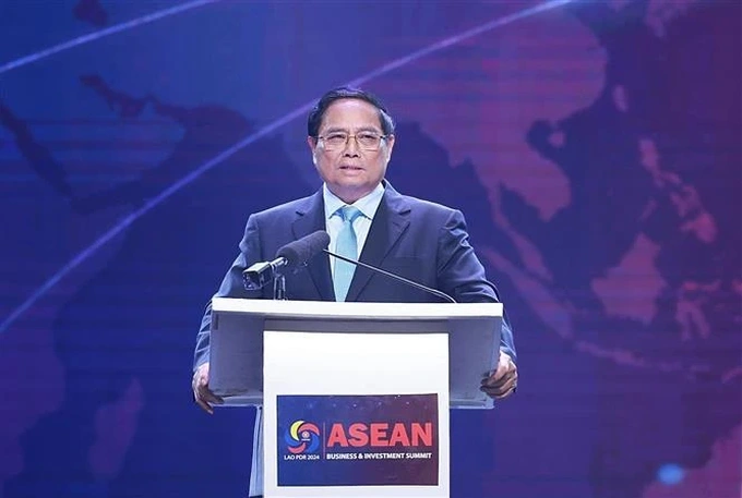 Vietnamese PM delivers speech at ASEAN Business and Investment Summit - 1