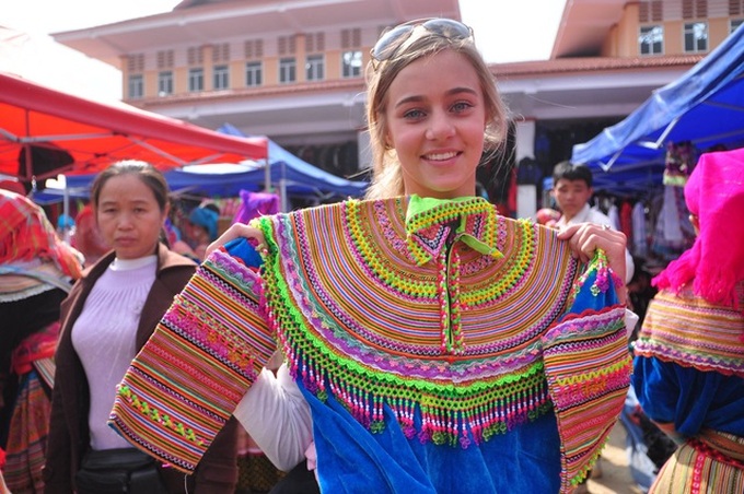 Lao Cai market coloured with brocade products - 1 Lao Cai market coloured with brocade products - 1