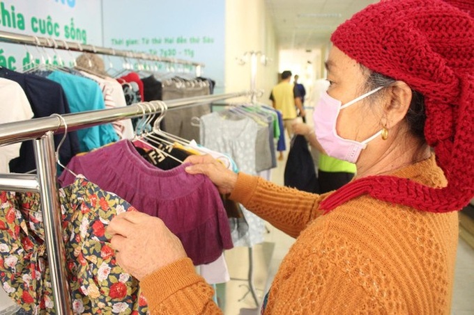 Free stall for poor patients at Cho Ray Hospital - 2