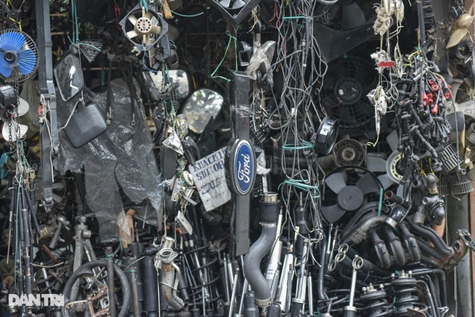 Unique flea market famous for cheap and abundant spare parts - 4 Unique flea market famous for cheap and abundant spare parts - 4
