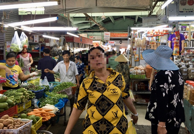 HCM City markets still crowded despite Covid-19 spread - 5