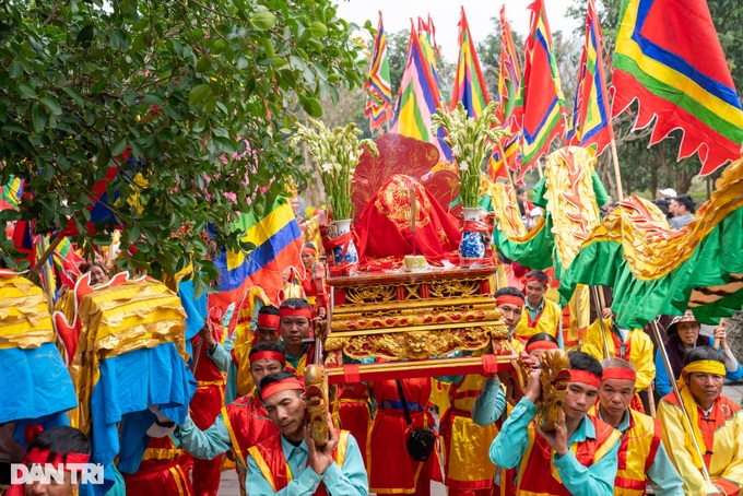 Vietnam’s largest pagoda crowded on Tet - 7