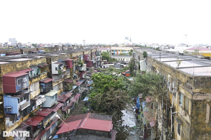 Haiphong apartment building leans following Typhoon Yagi - 7