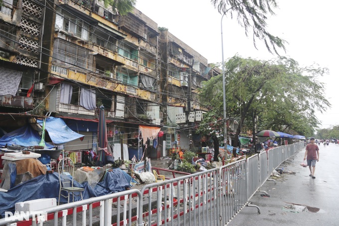 Haiphong apartment building leans following Typhoon Yagi - 3