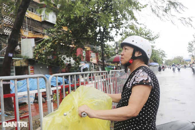 Haiphong apartment building leans following Typhoon Yagi - 6