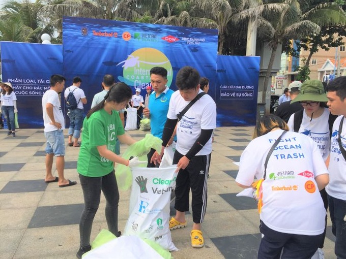 Vung Tau holds 'International Coastal Clean-up 2019' - 1