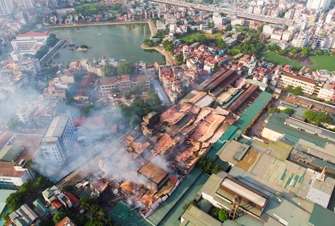 Pollution threat looms over Hanoi residents after lightbulb factory fire - 1 Pollution threat looms over Hanoi residents after lightbulb factory fire - 1