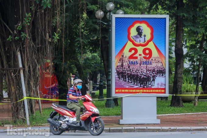 Hanoi streets decorated for National Day celebration - 6