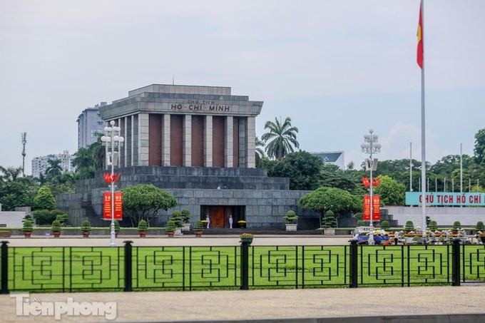 Hanoi streets decorated for National Day celebration - 3