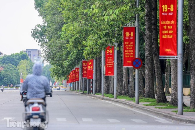 Hanoi streets decorated for National Day celebration - 4