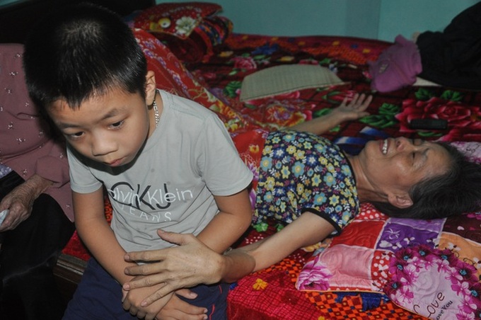 Ill woman call for help for grandson - 2 Ill woman call for help for grandson - 2