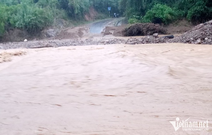 Thousands isolated in Nghe An due to flooding - 2