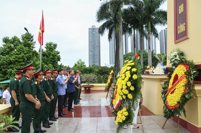 State President checks Mai Dich Cemetery ahead of state funeral - 1 State President checks Mai Dich Cemetery ahead of state funeral - 1