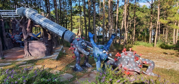 Da Lat sculptures promote Covid-19 prevention works - 1
