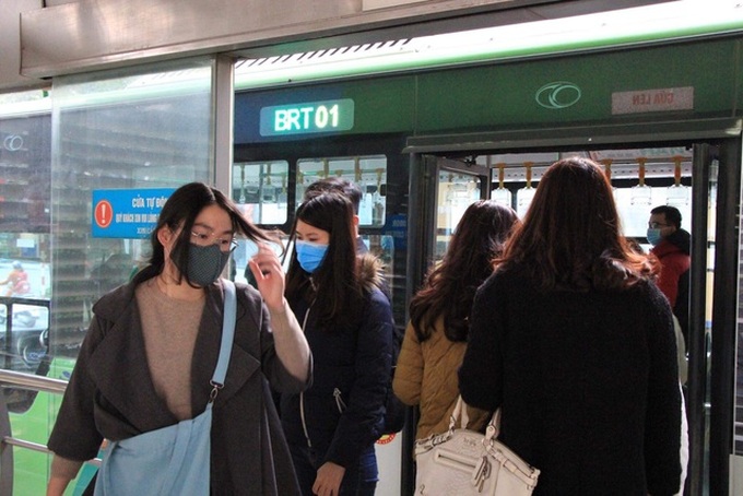 Coronavirus drives Hanoians to wear more masks - 4 Coronavirus drives Hanoians to wear more masks - 4