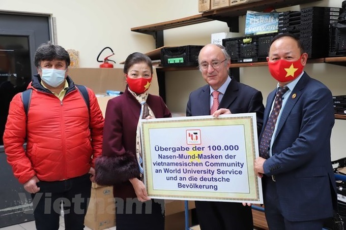 COVID-19: 100,000 masks presented to 16 German states - 1 COVID-19: 100,000 masks presented to 16 German states - 1