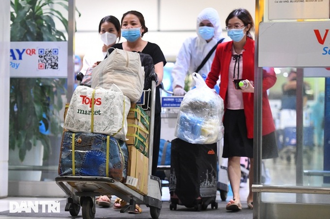 Hanoi quarantines people from Covid-19-hit areas - 1