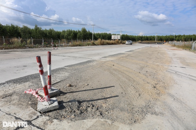 Newly-opened expressway remains incomplete - 3 Newly-opened expressway remains incomplete - 3