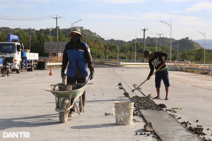 Newly-opened expressway remains incomplete - 5 Newly-opened expressway remains incomplete - 5