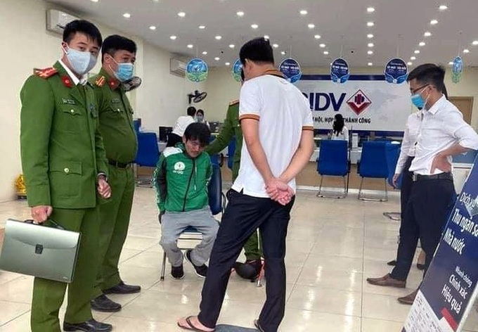Taxi driver detained for bank robbery in Hanoi - 1 Taxi driver detained for bank robbery in Hanoi - 1