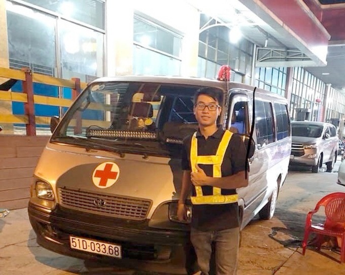 Binh Duong man honoured for his work as volunteer ambulance driver - 1