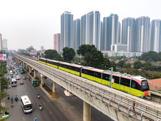 Hanoi metro route conducts trial run - 1