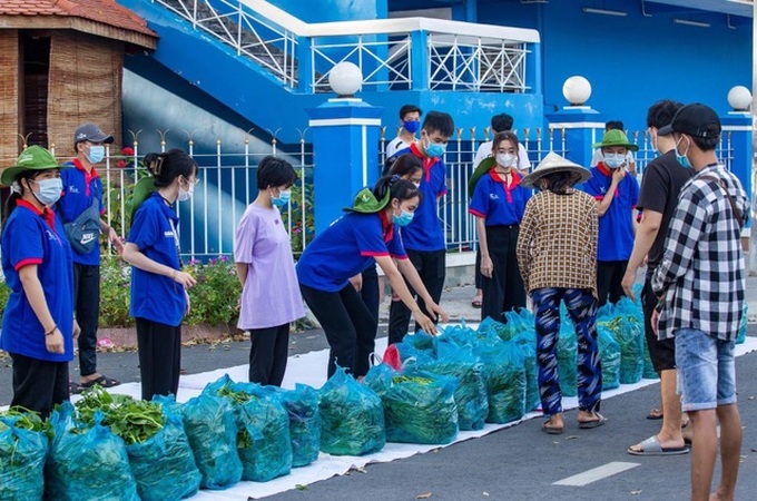 Residents prepare for Tet lockdown in Binh Duong - 9