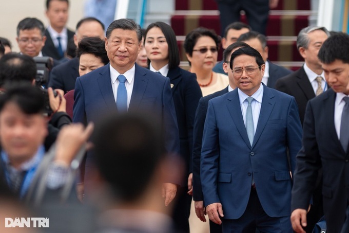 Chinese president Xi Jinping arrives in Hanoi - 2