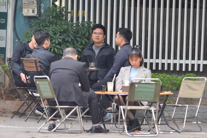 Many Hanoians ignore Covid-19 prevention despite disease spread - 6