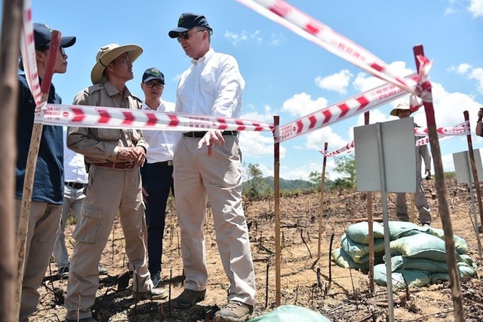 US ambassador proud of strong relationship with Vietnam - 2