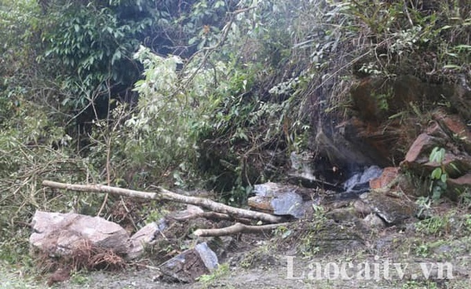 Two killed by cave ceiling collapse in Lao Cai - 1