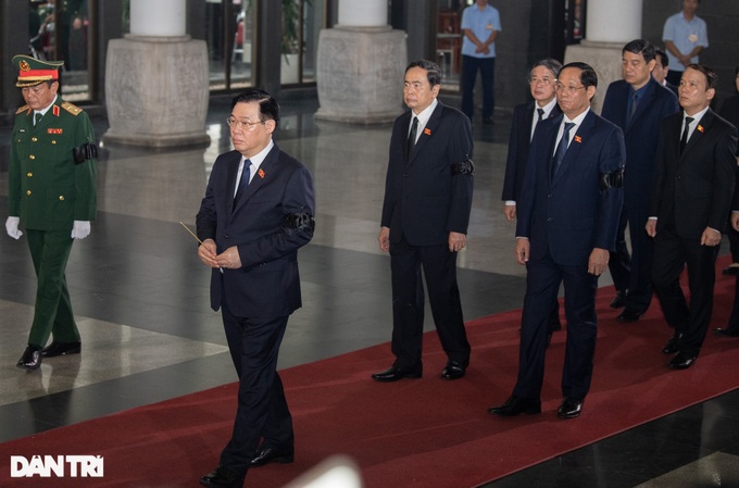 High-level funeral held for late Deputy Defense Minister Nguyen Chi Vinh - 4