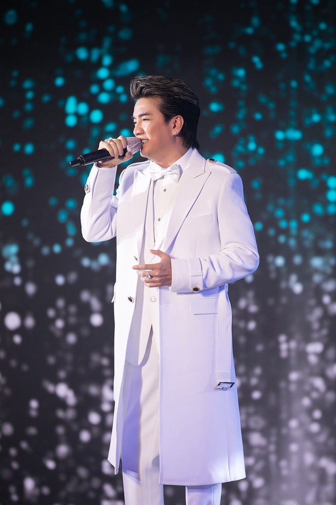 Cong Tri ao dai raises VND80m for Danang-Quang Nam - 4 Cong Tri ao dai raises VND80m for Danang-Quang Nam - 4