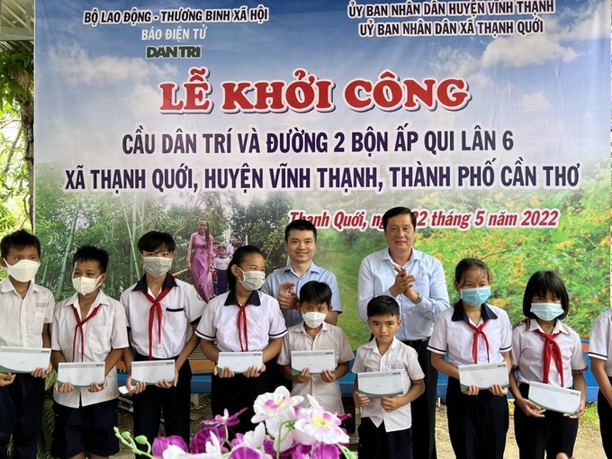 Dantri/DTiNews helps to build bridge for Can Tho’s poor village - 3