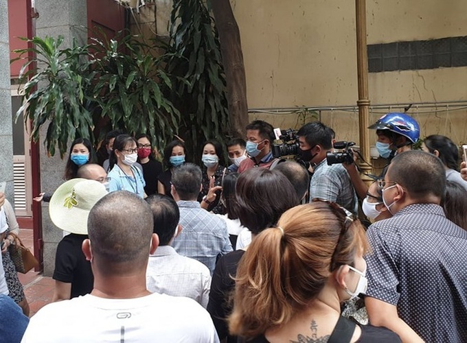 Parents oppose online study fees by international school - 1