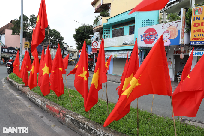 HCMC streets decorated for National Day celebration - 10