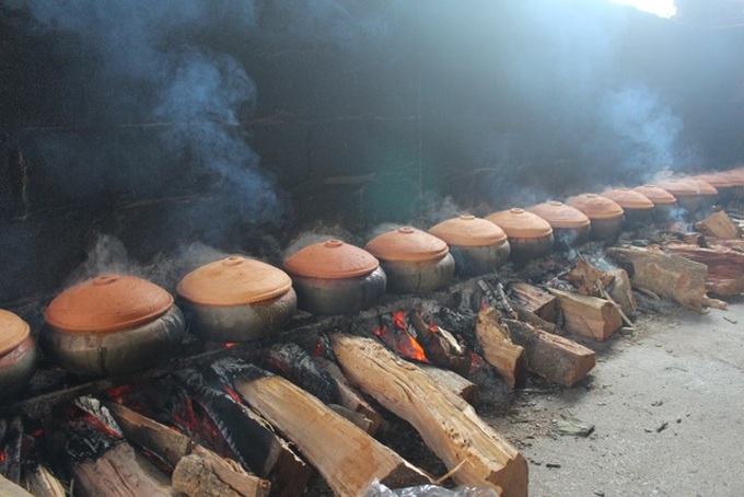 Ha Nam village busy preparing Tet dishes - 4