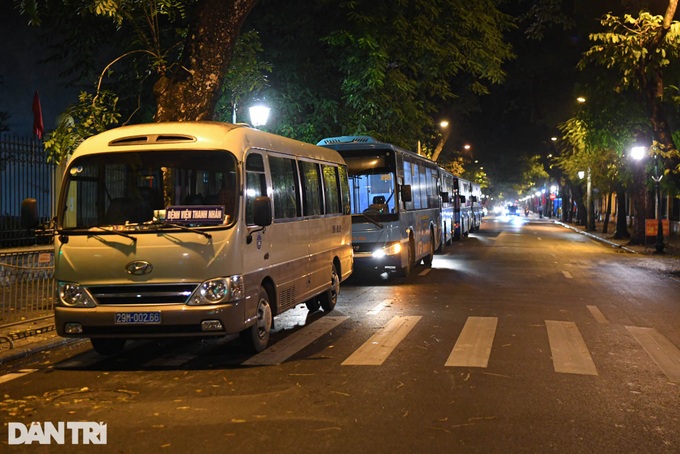 Hanoi hospital evacuates over 1,000 patients amid Covid-19 outbreak - 8