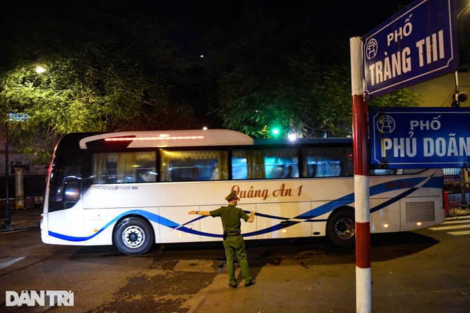 Hanoi hospital evacuates over 1,000 patients amid Covid-19 outbreak - 7