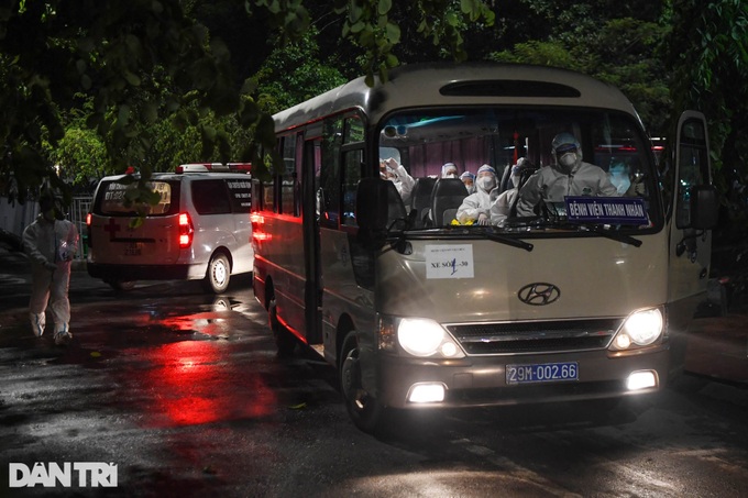 Hanoi hospital evacuates over 1,000 patients amid Covid-19 outbreak - 2