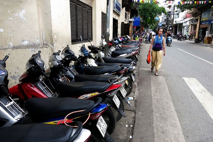 Exorbitant parking fees charged at Hanoi Old Quarter - 1 Exorbitant parking fees charged at Hanoi Old Quarter - 1
