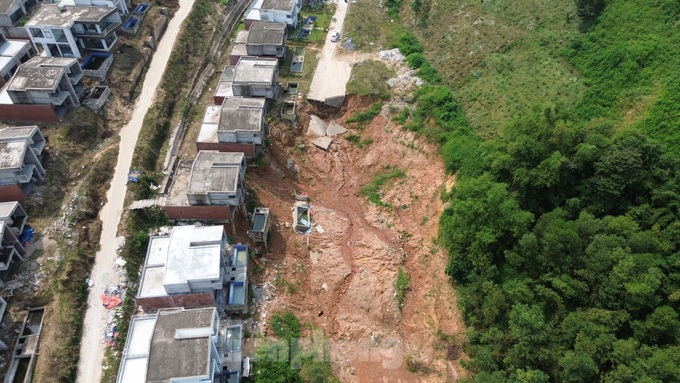Hoa Binh tourism project faces landslides - 1 Hoa Binh tourism project faces landslides - 1