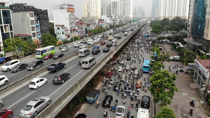 Hanoi, HCM City streets face severe congestion - 3